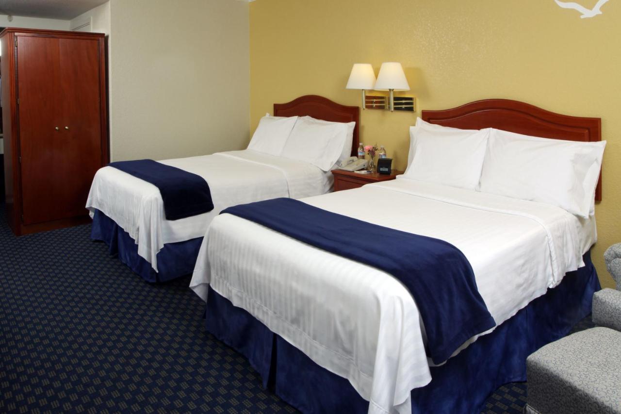 Superior Double Room with Two Double Beds at The Marina Inn on San Francisco Bay