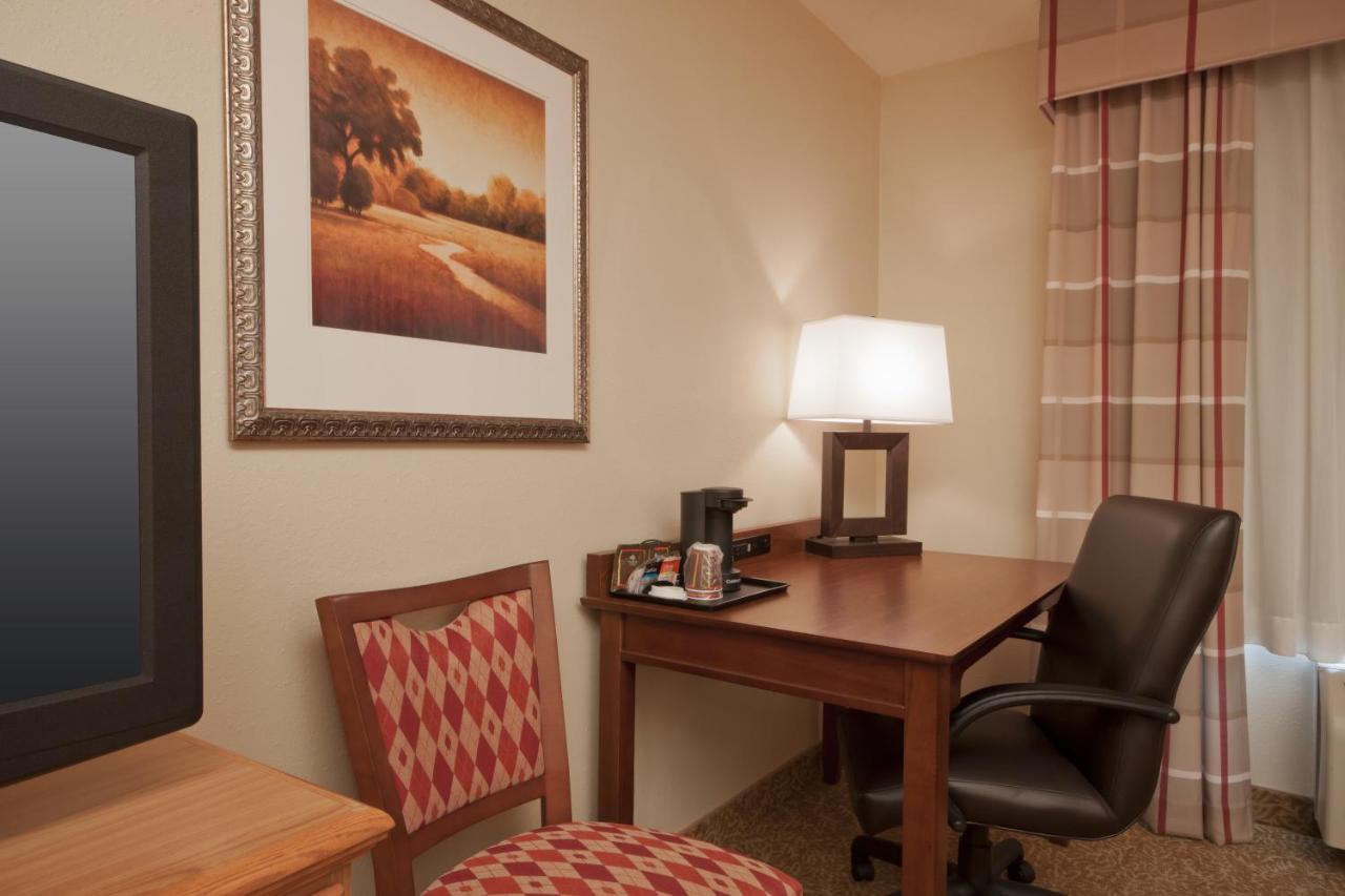 Queen Room with Two Queen Beds - Disability Access at Country Inn & Suites by Radisson, Davenport - Quad Cities