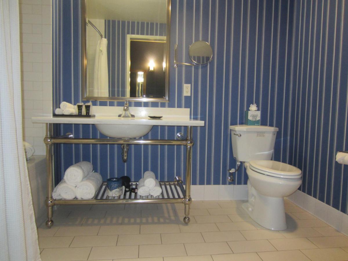 King Room at University Plaza Waterfront Hotel