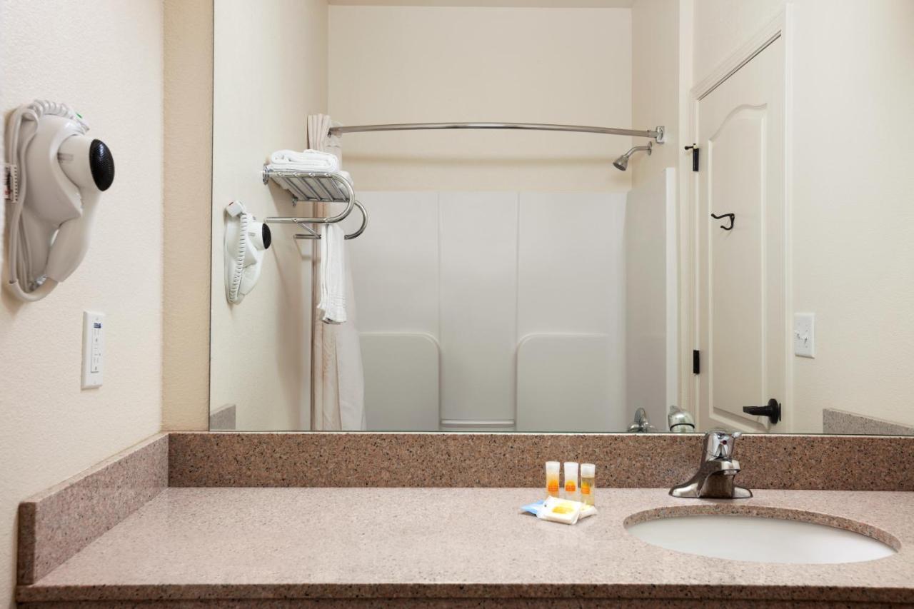 Queen Suite - Non-Smoking at Days Inn & Suites by Wyndham Columbus NE