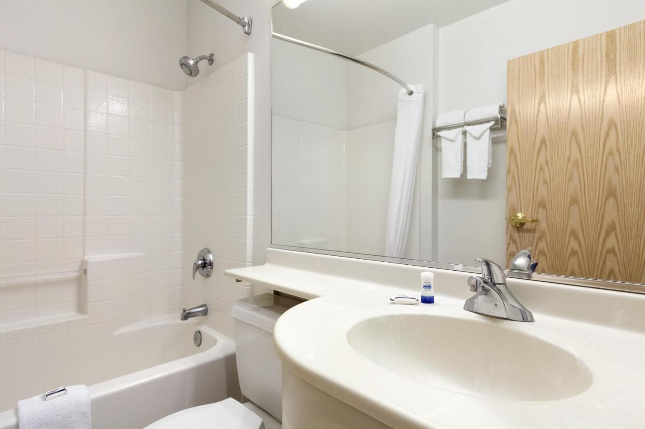 Queen Room with Two Queen Beds - Non-Smoking at Microtel Inn & Suites by Wyndham Modesto Ceres