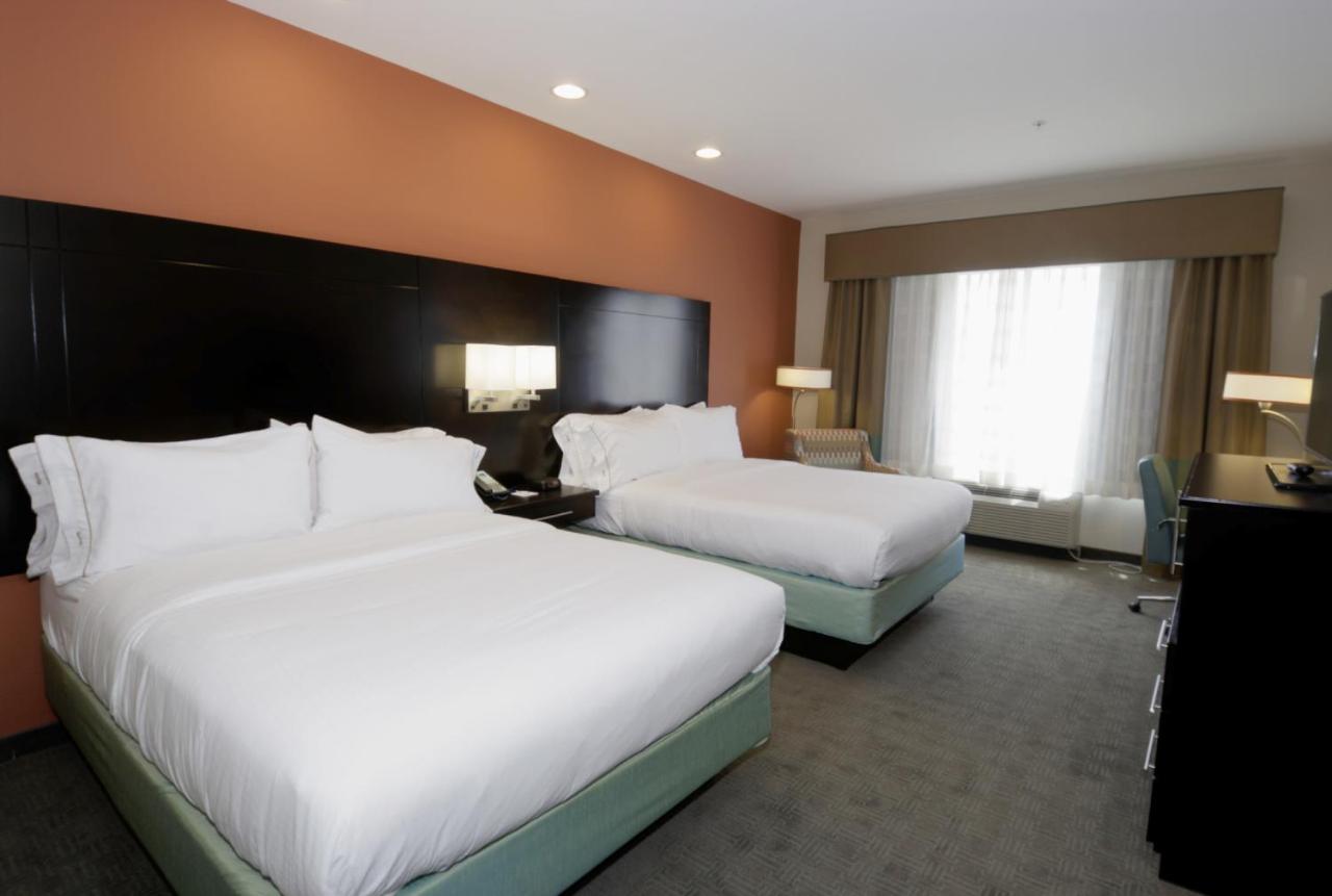 Queen Room with Two Queen Beds - Hearing Accessible at Holiday Inn Express & Suites Austin South by IHG