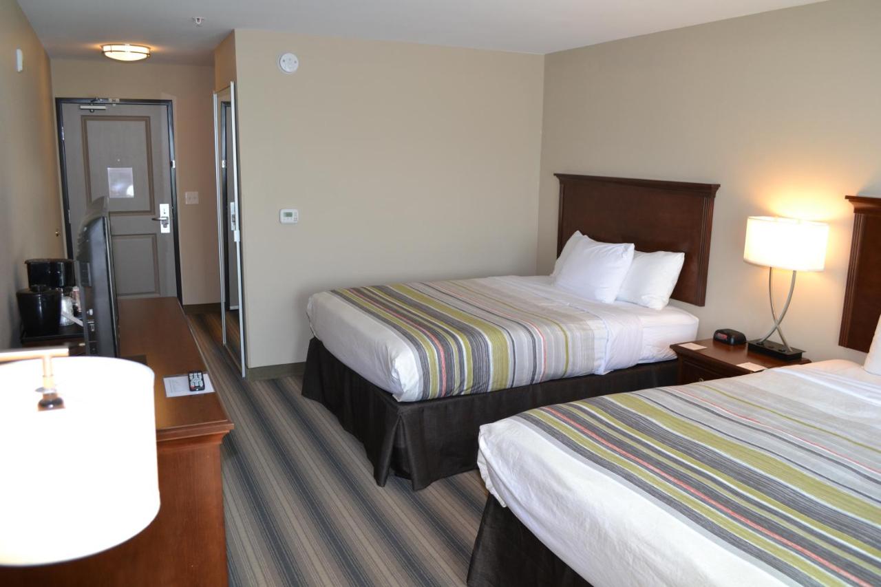 Queen Room with Two Queen Beds at Country Inn & Suites by Radisson Roseville - St. Paul