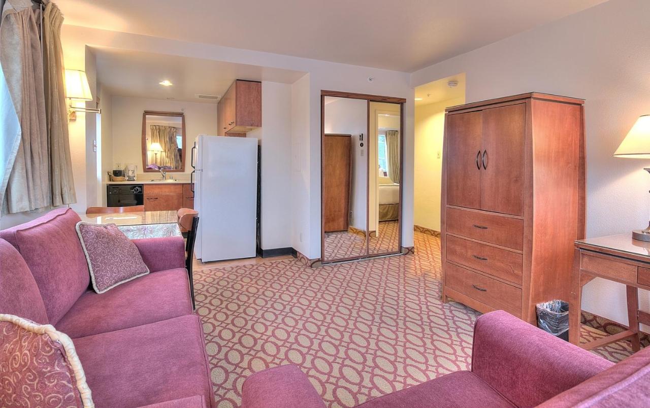 | Anchorage Grand Hotel