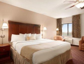 King Suite with Hot Tub - Non-Smoking at Baymont by Wyndham Sioux Falls