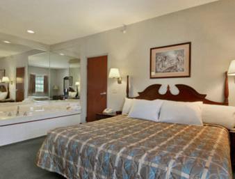 Deluxe King Suite at Days Inn by Wyndham Lisbon