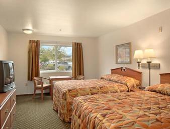 Queen Room with Two Queen Beds - Non-Smoking at Super 8 by Wyndham Cloverdale Wine Country