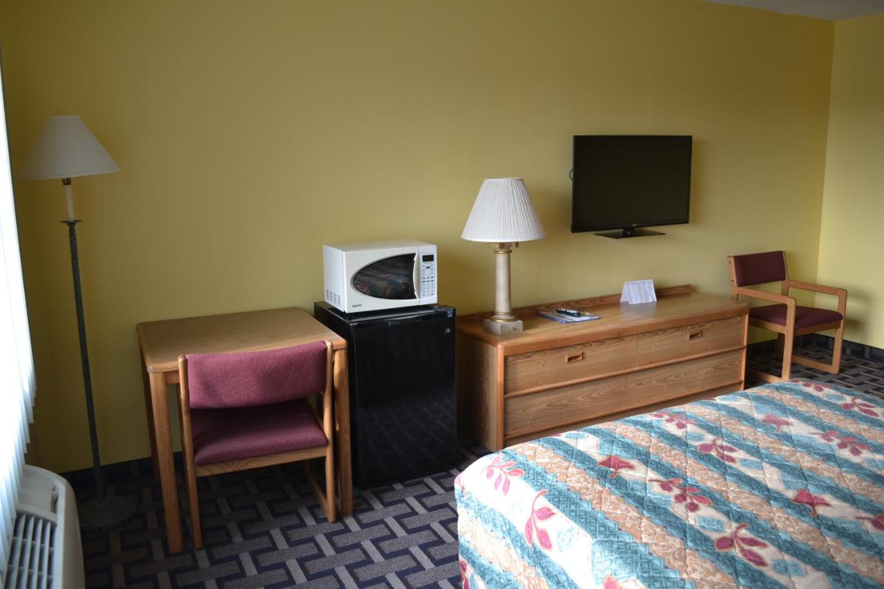 Queen Room with Two Queen Beds at Sky Lodge Inn & Suites