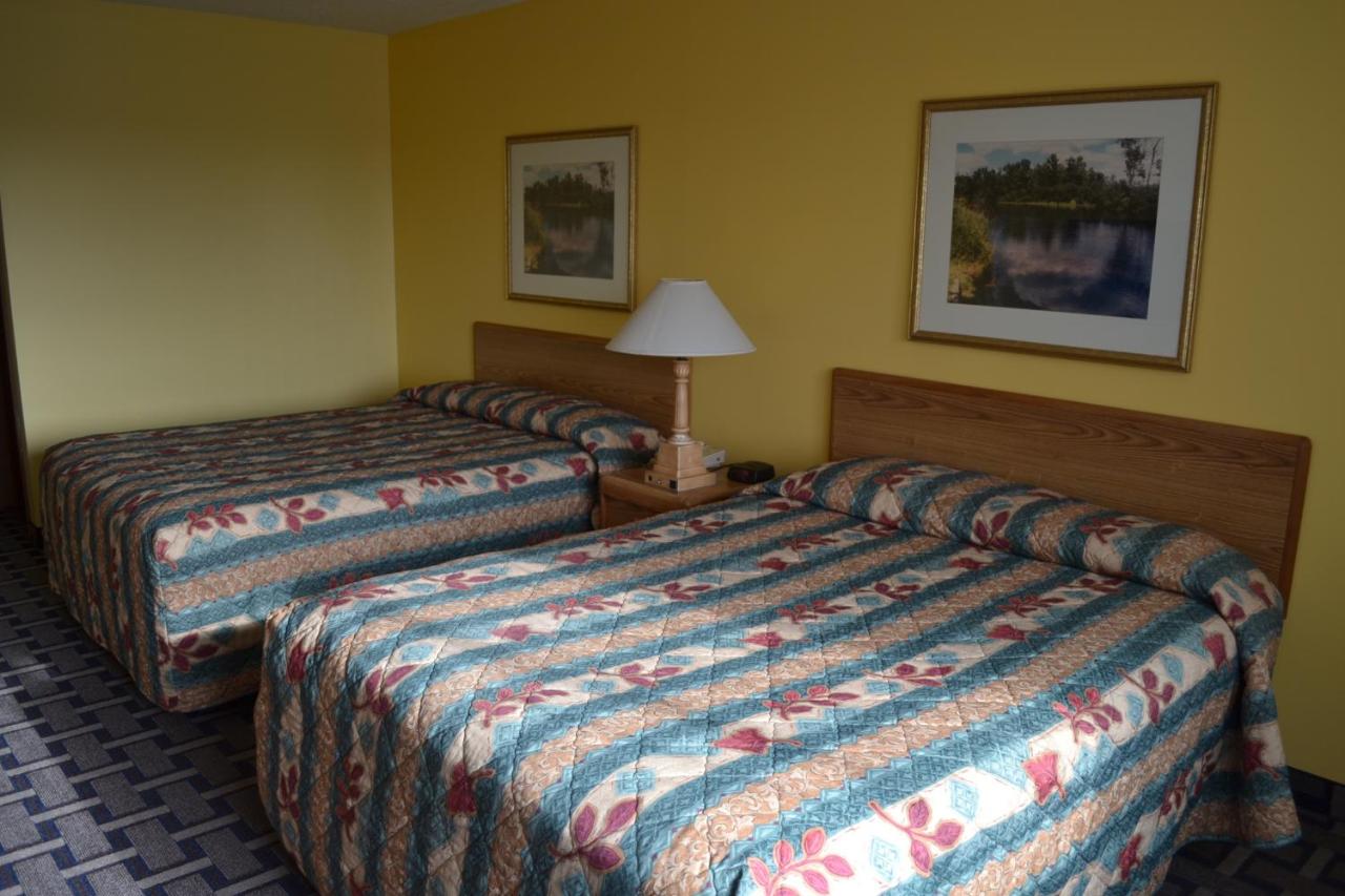 Queen Room with Two Queen Beds at Sky Lodge Inn & Suites