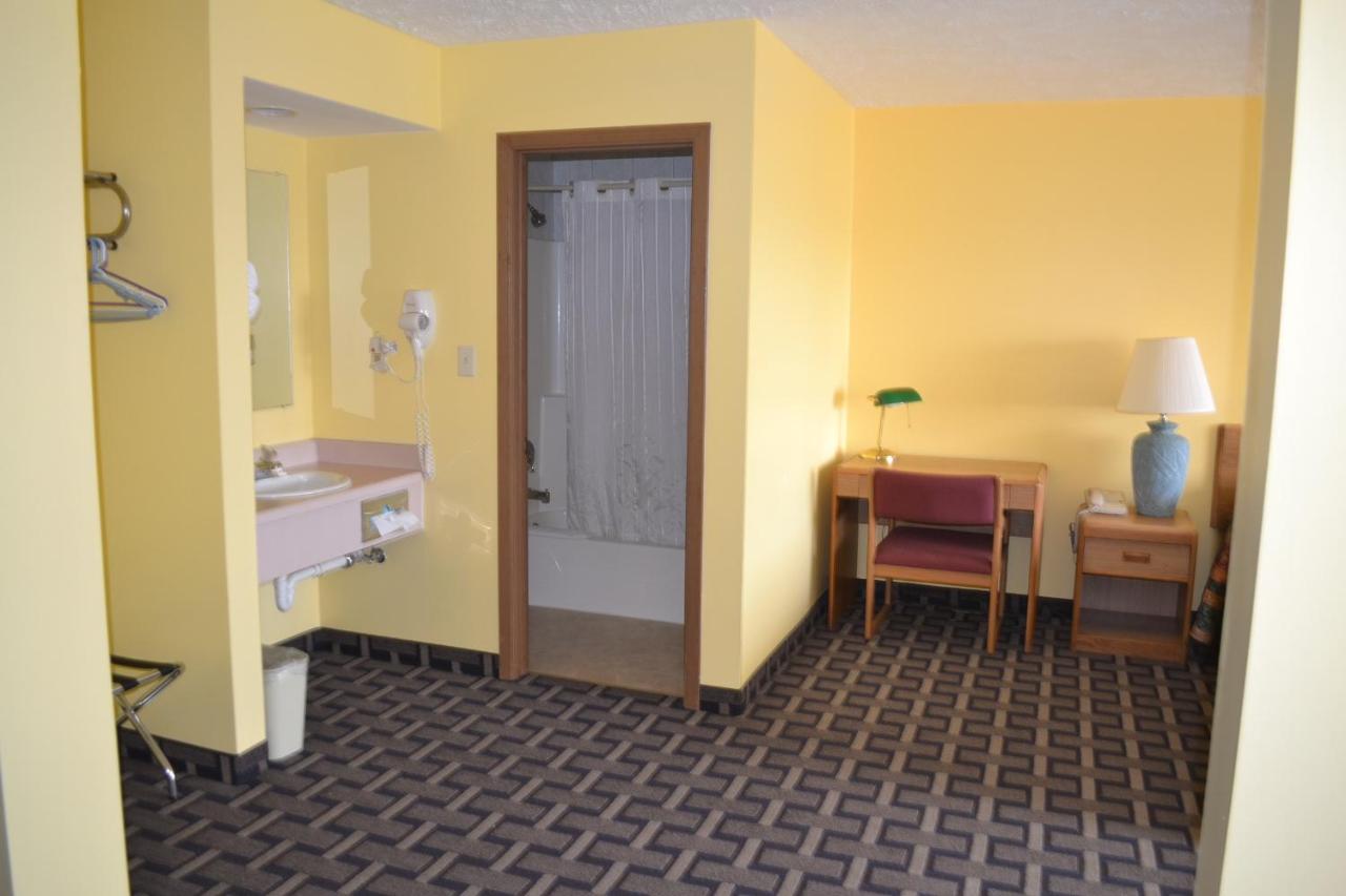 King Room with Sofa Bed at Sky Lodge Inn & Suites