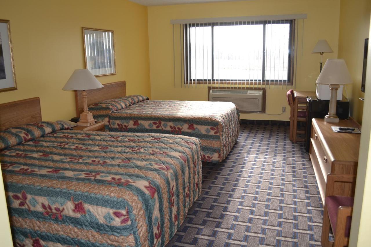 Queen Room with Two Queen Beds at Sky Lodge Inn & Suites