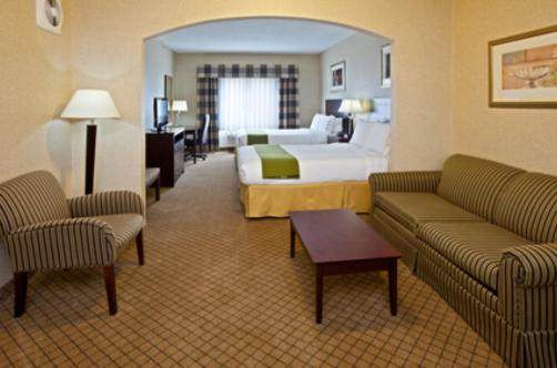 Queen Suite with Two Queen Beds at Holiday Inn Express Hotel & Suites ANDERSON NORTH by IHG