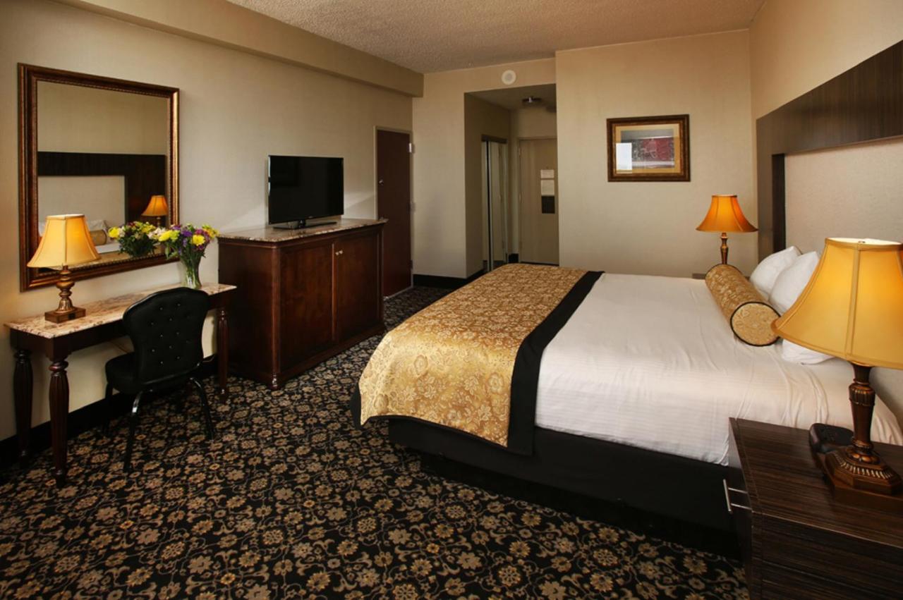 King Room with City View at The Claridge Hotel