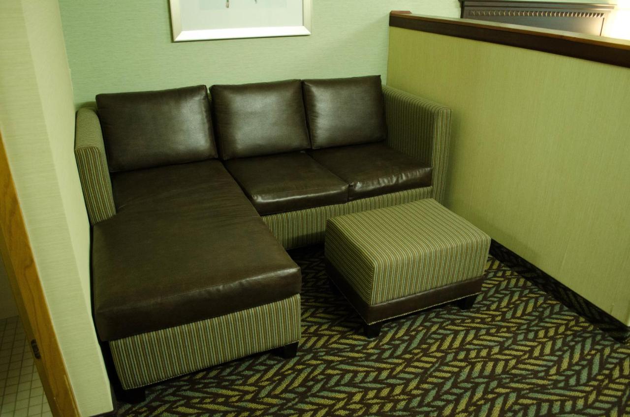 Queen Suite at Fireside Inn and Suites