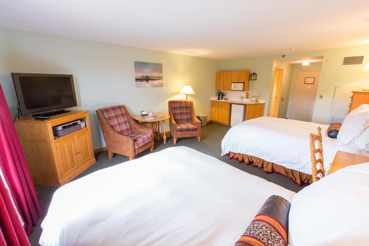 Superior Queen Room with Two Queen Beds at Sugarloaf Mountain Hotel