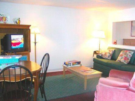 Suite with Two Double Beds - Lake View at Lake Roy Beach Inn