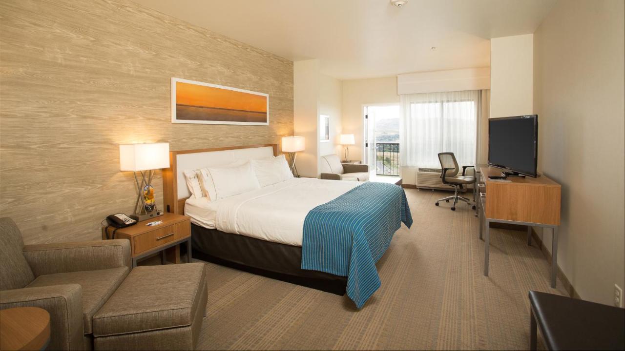 King Balcony Suite - Non-Smoking at Holiday Inn Express & Suites Pocatello by IHG
