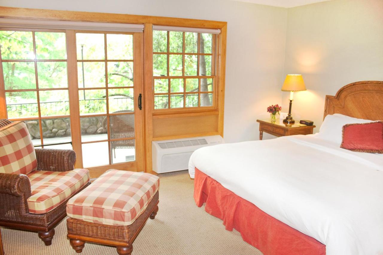 King Room with River View at The Lodge at Riverside