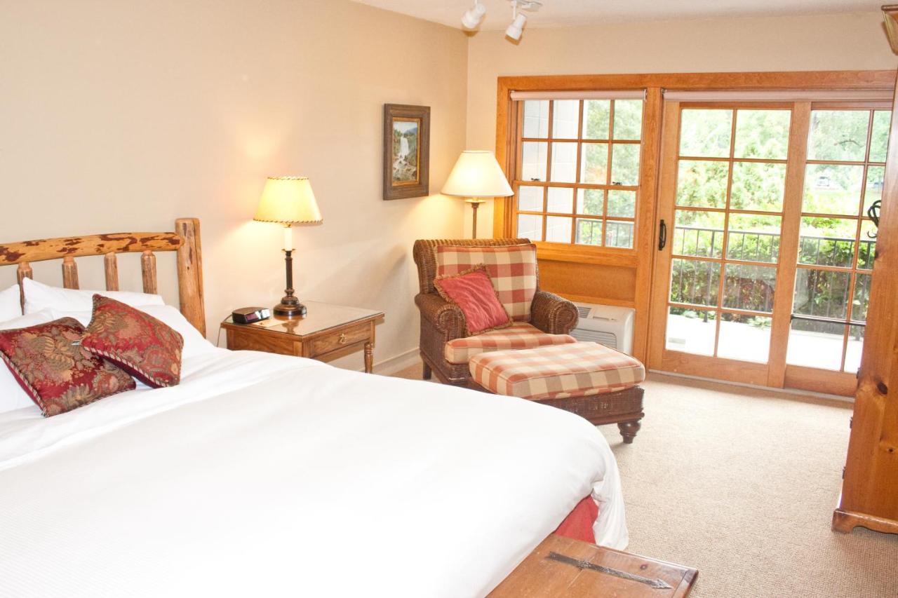 King Room with River View at The Lodge at Riverside