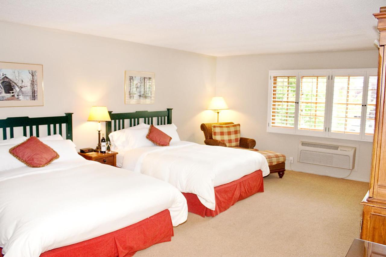 Queen Room with Two Queen Beds at The Lodge at Riverside