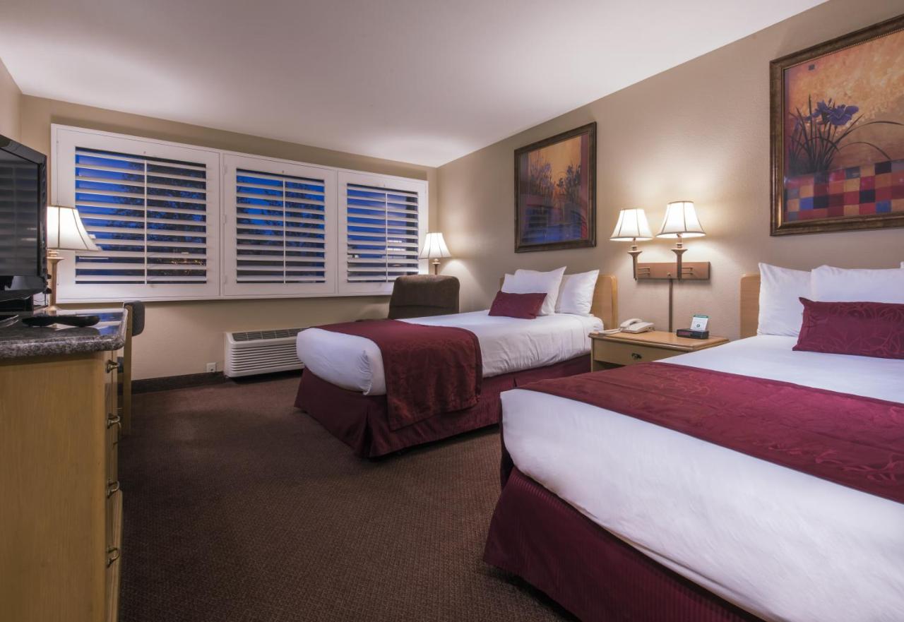 Deluxe Double Room with Two Double Beds at Grand Vista Hotel