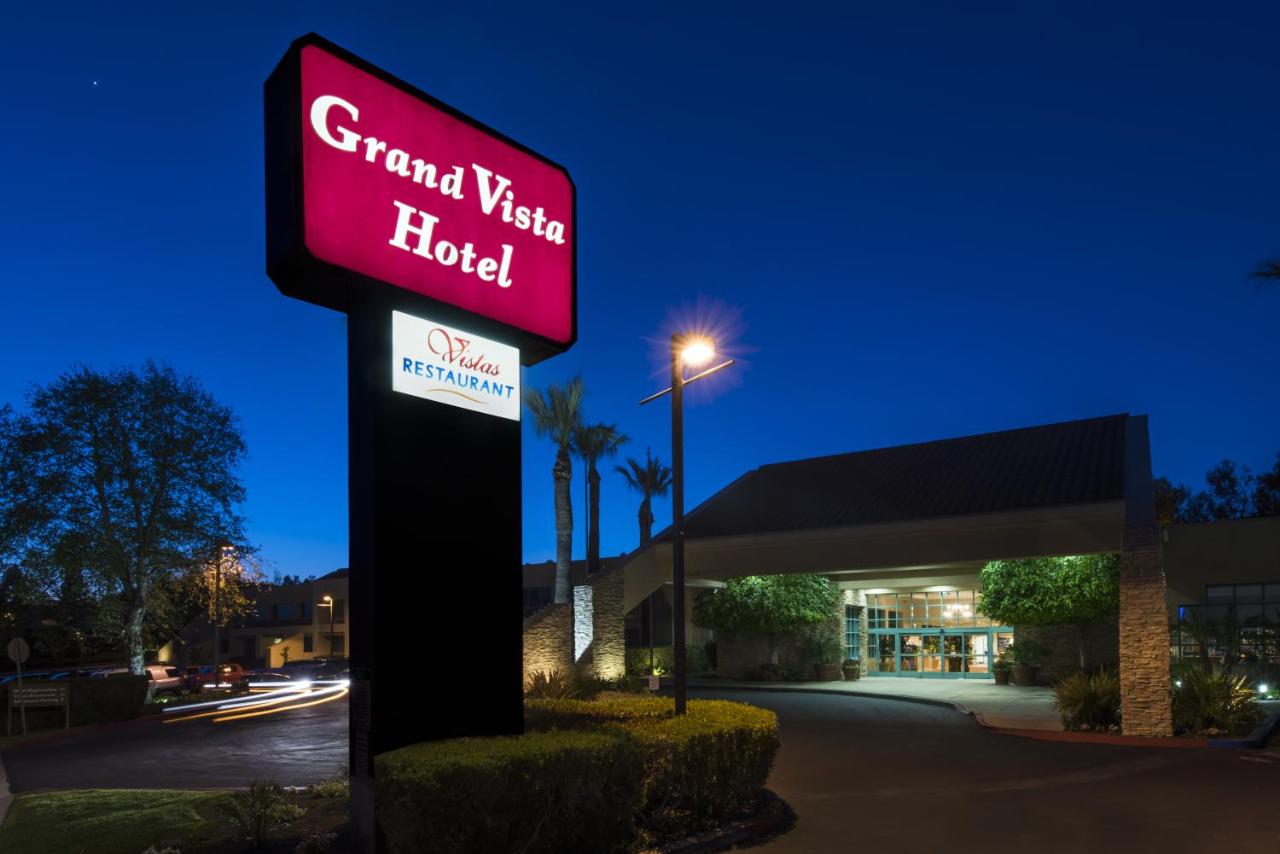  | Grand Vista Hotel