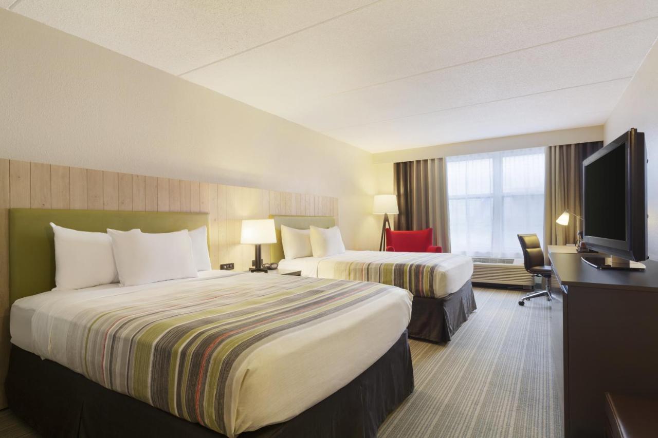 Queen Suite at Country Inn & Suites by Radisson, Bloomington at Mall of America, MN
