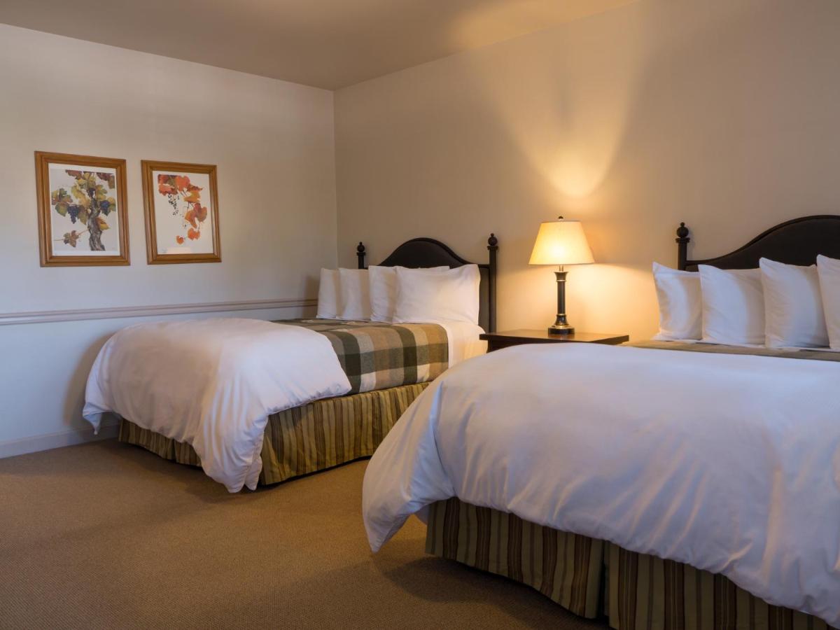Queen Room with Two Queen Beds at Wine Country Inn
