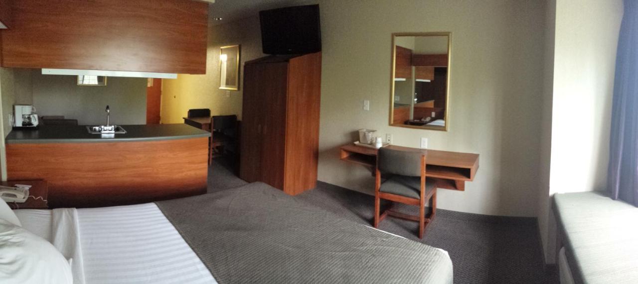 Queen Studio Suite - Non-Smoking at Microtel Inn & Suites by Wyndham Beckley East