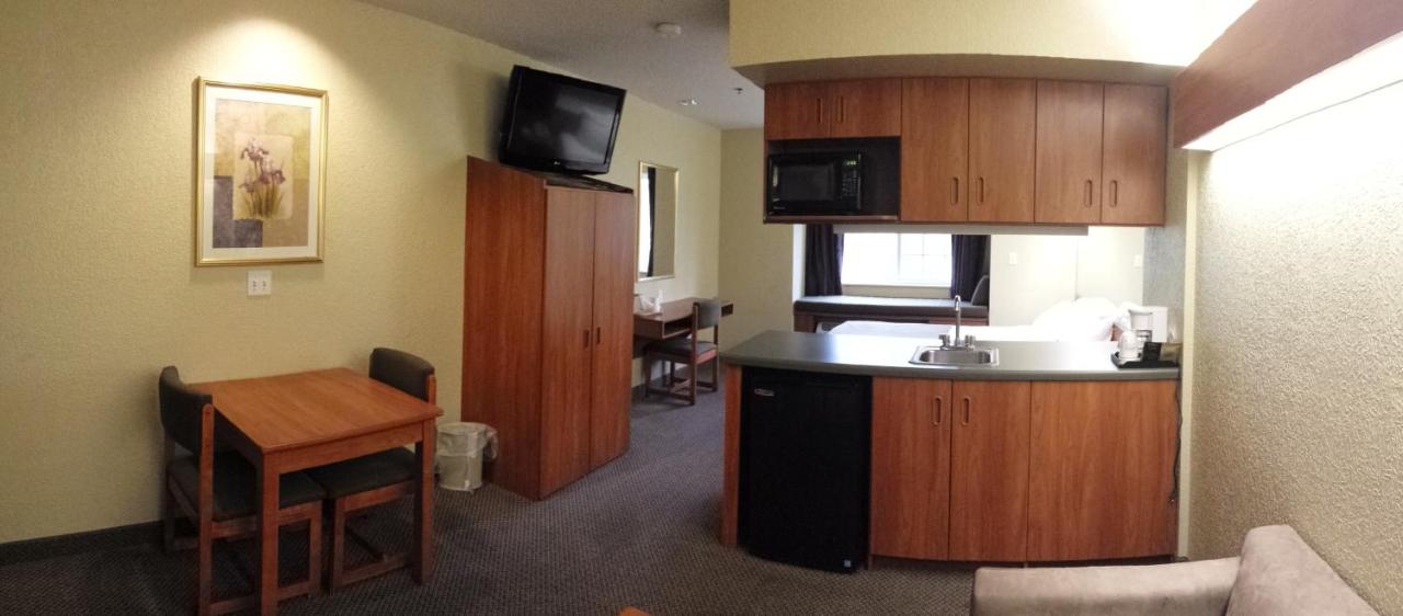 Queen Studio Suite - Non-Smoking at Microtel Inn & Suites by Wyndham Beckley East