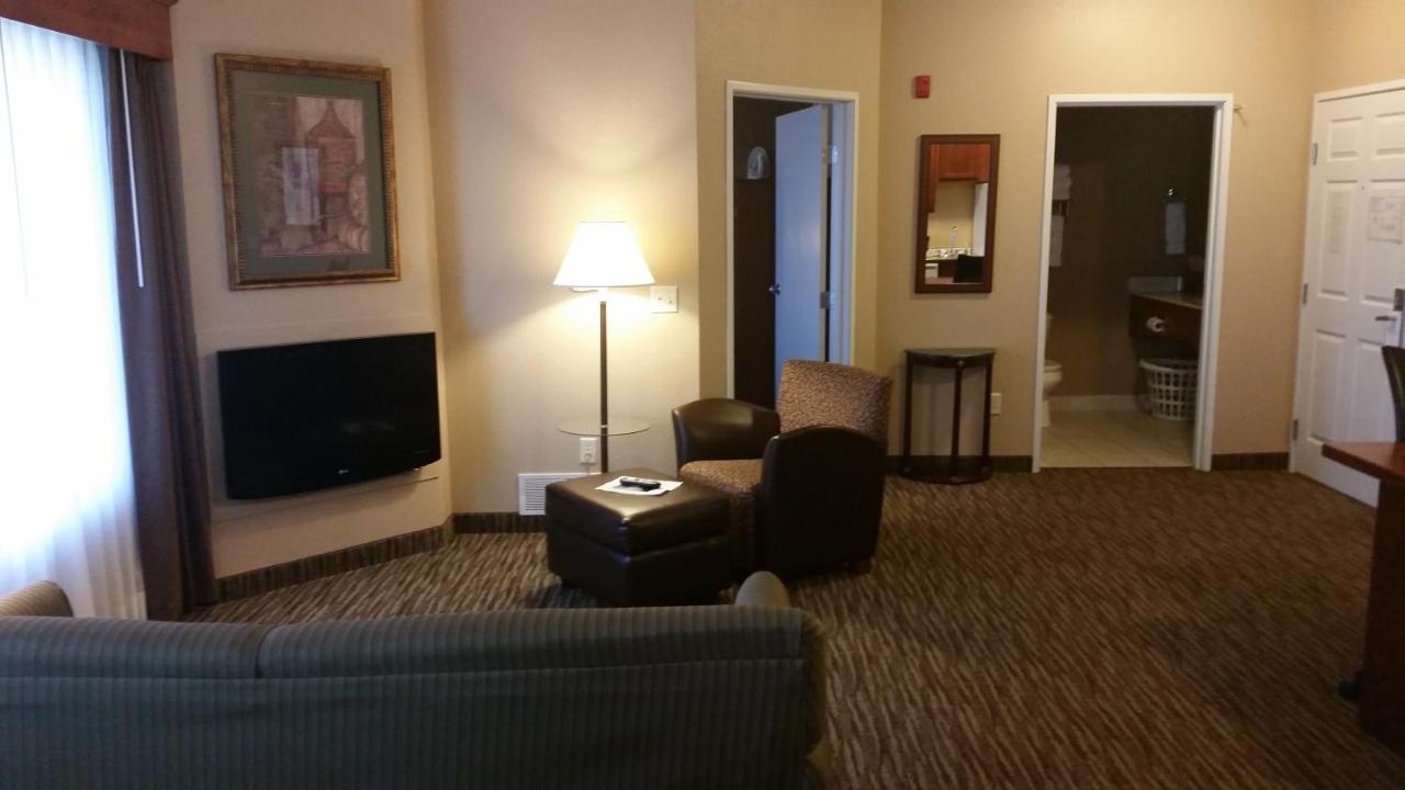 Deluxe Queen Suite at GrandStay Residential Suites - Eau Claire