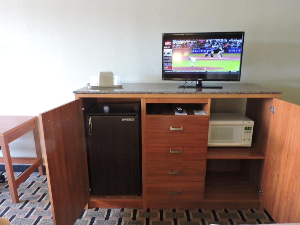 King Suite - Non-Smoking at La Quinta Inn & Suites by Wyndham Hickory