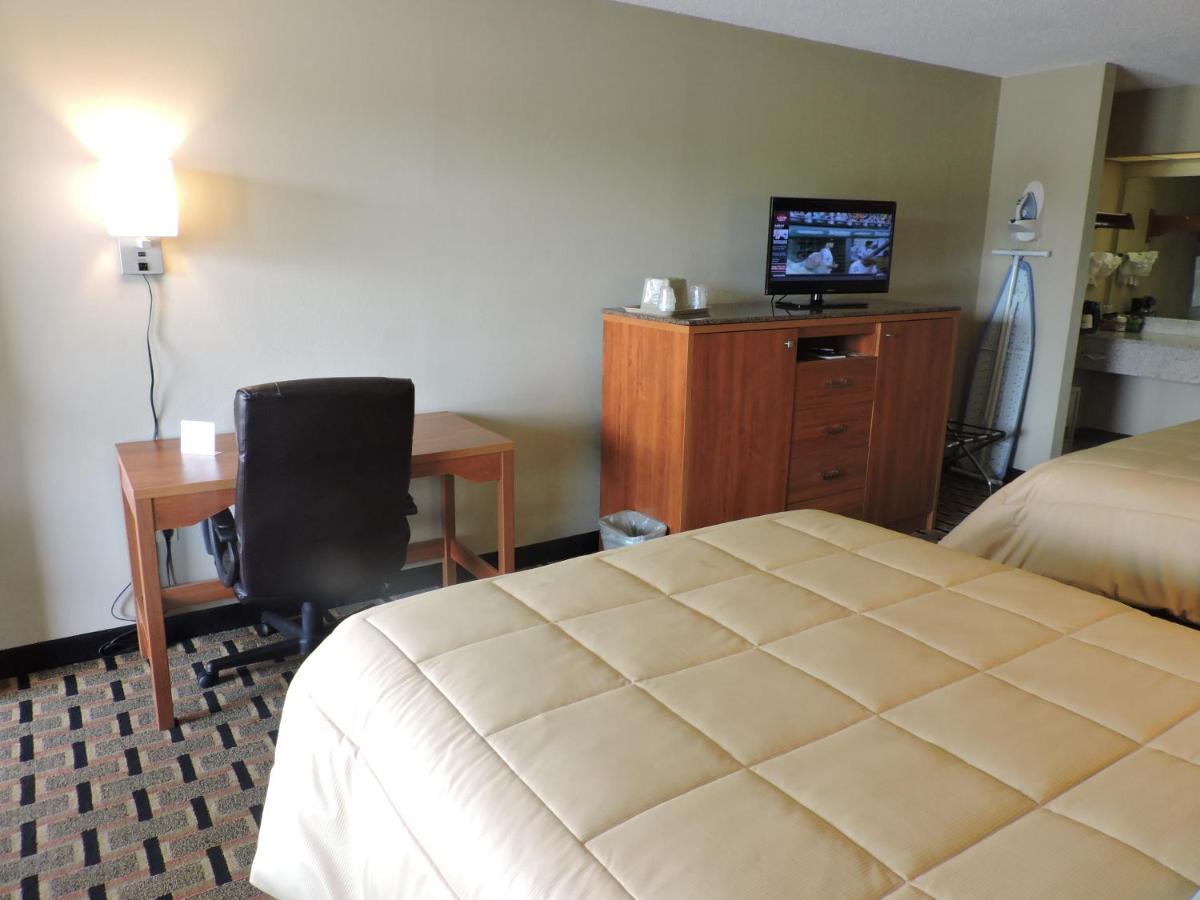 Queen Room with Two Queen Beds - Smoking at La Quinta Inn & Suites by Wyndham Hickory