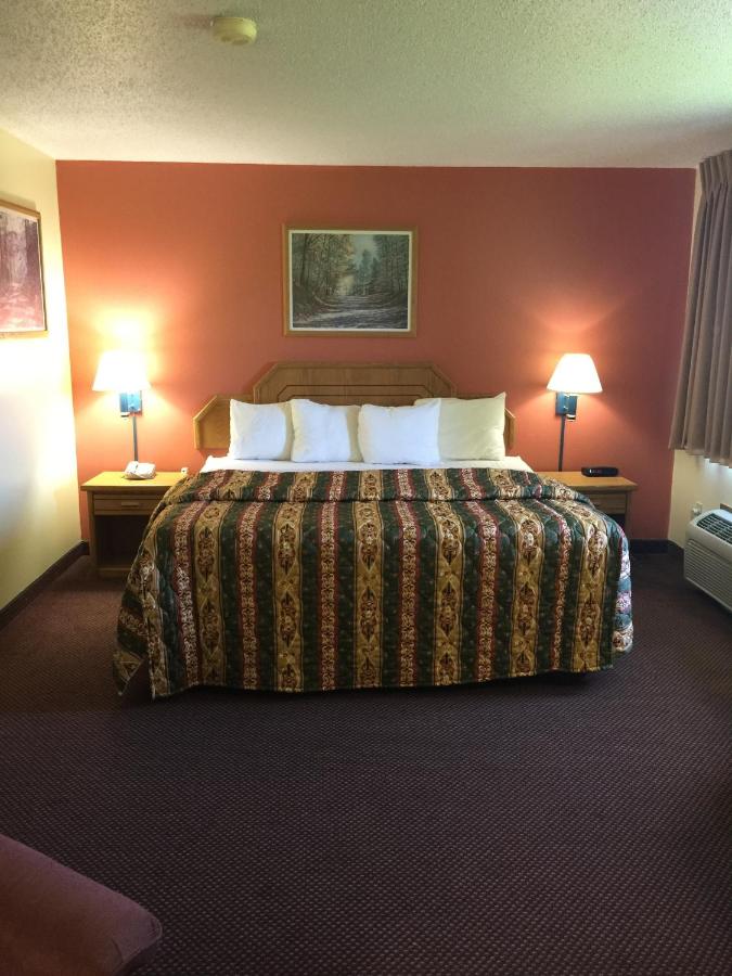 King Room - Non-Smoking at Days Inn by Wyndham Cameron