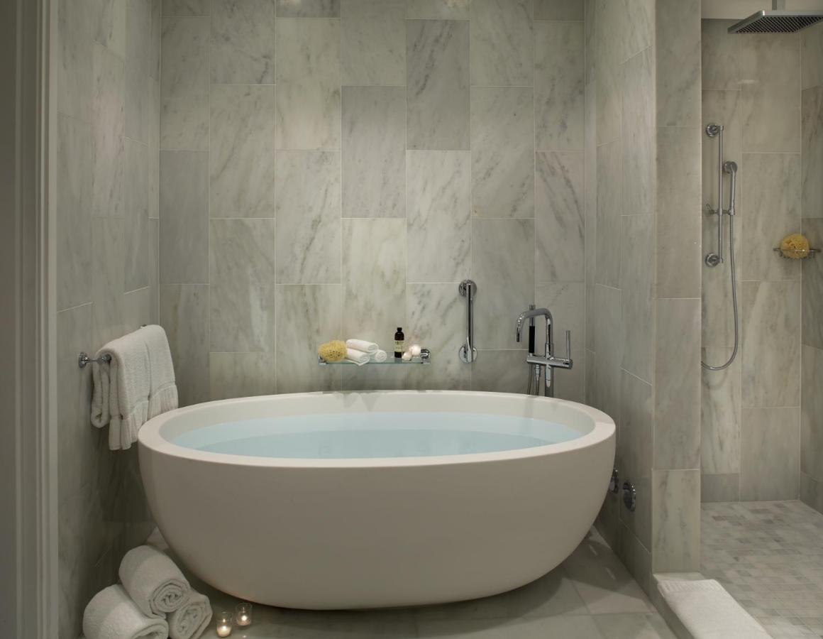 Metropolitan Suite One Bedroom at Hotel 850 SVB, a Member of Design Hotels