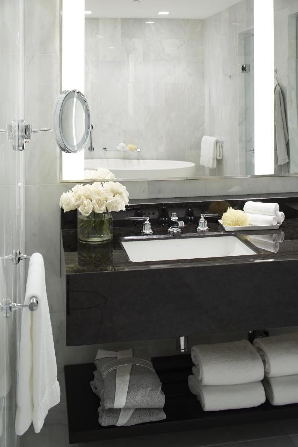 Metropolitan Suite One Bedroom at Hotel 850 SVB, a Member of Design Hotels