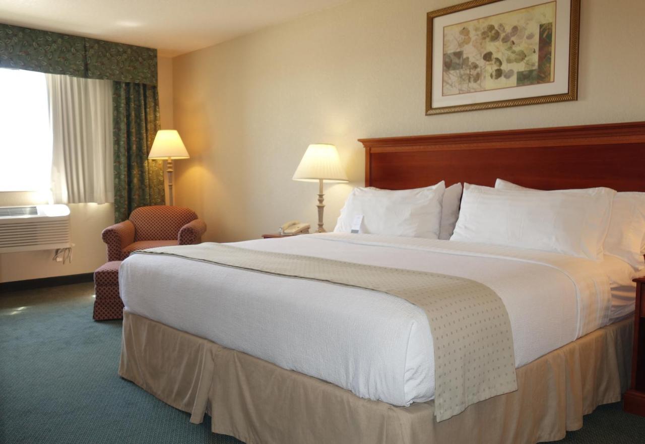 King Room - Disability Access at Country Inn & Suites by Radisson, Sidney, NE