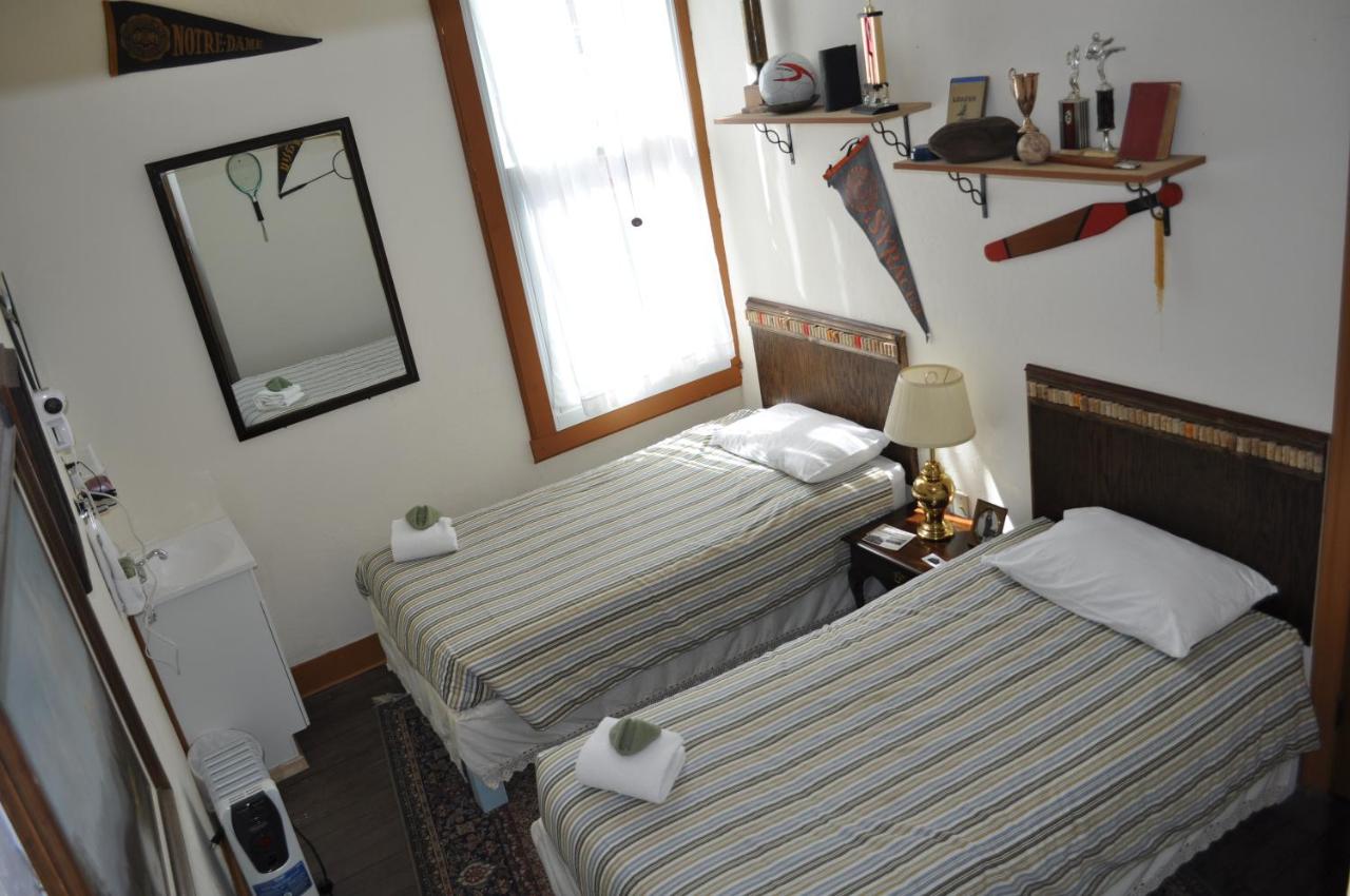 Standard Twin Room with Shared Bathroom at The Historic Grand Canyon Hotel