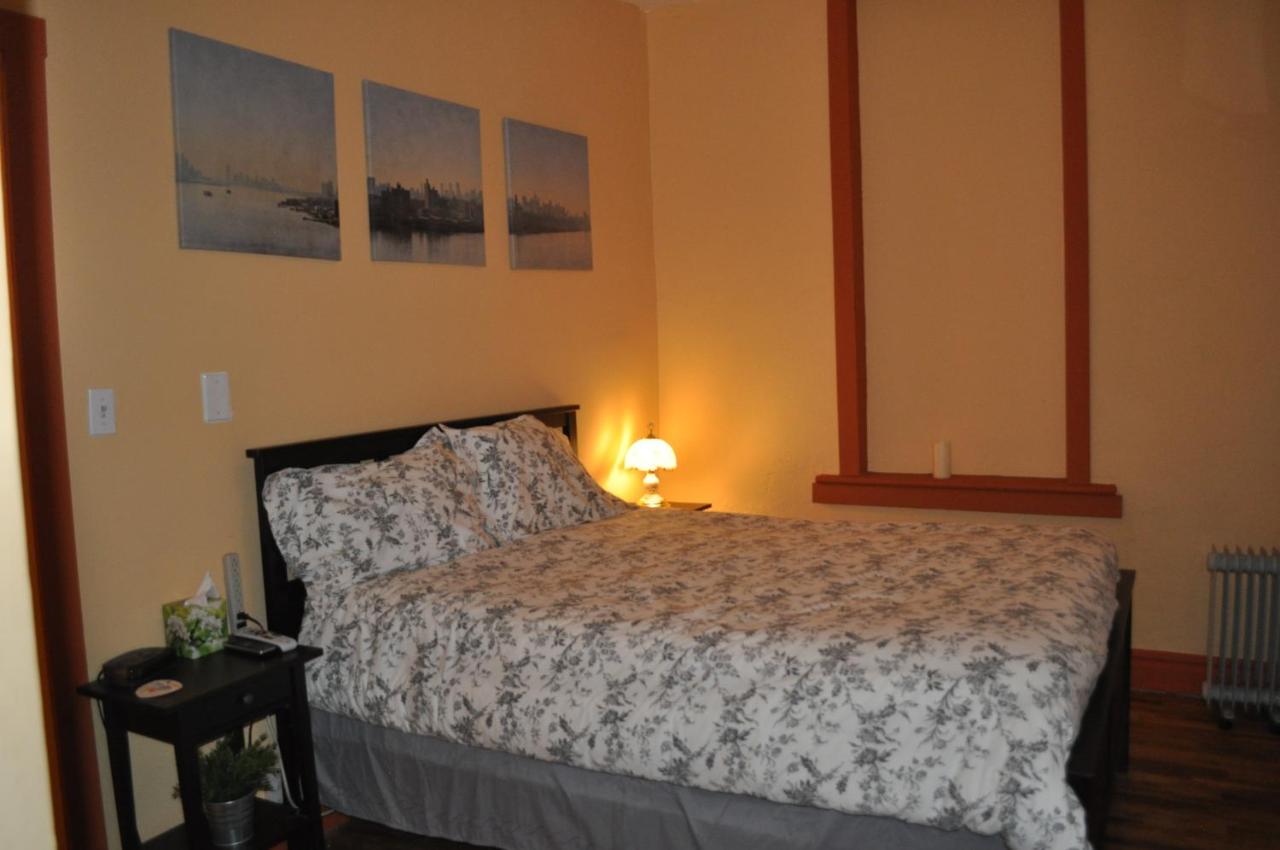 Queen Suite at The Historic Grand Canyon Hotel