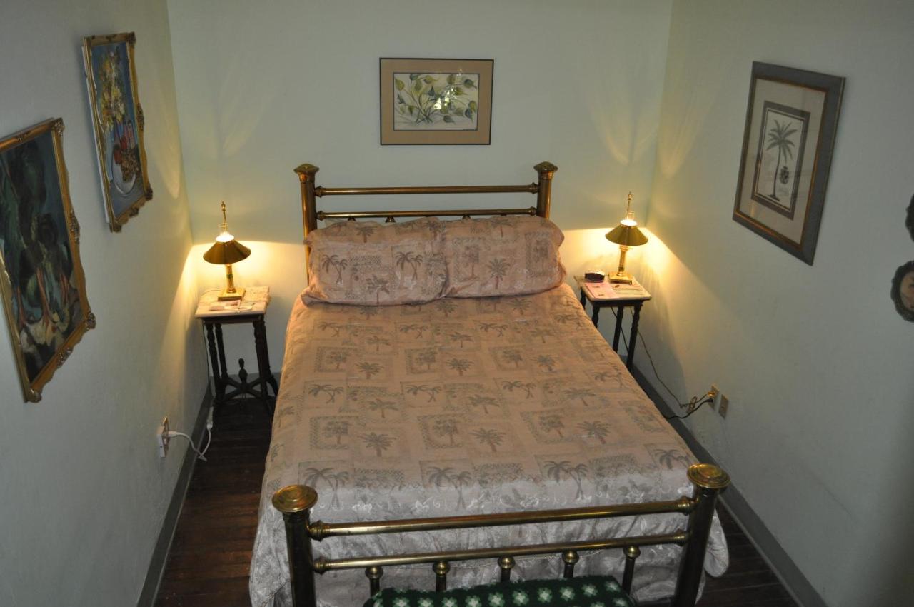 Queen Room at The Historic Grand Canyon Hotel