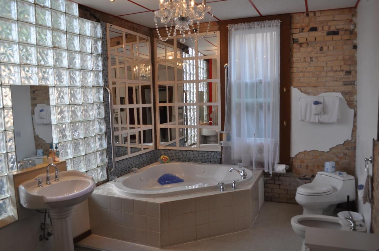 King Suite with Spa Bath at The Historic Grand Canyon Hotel