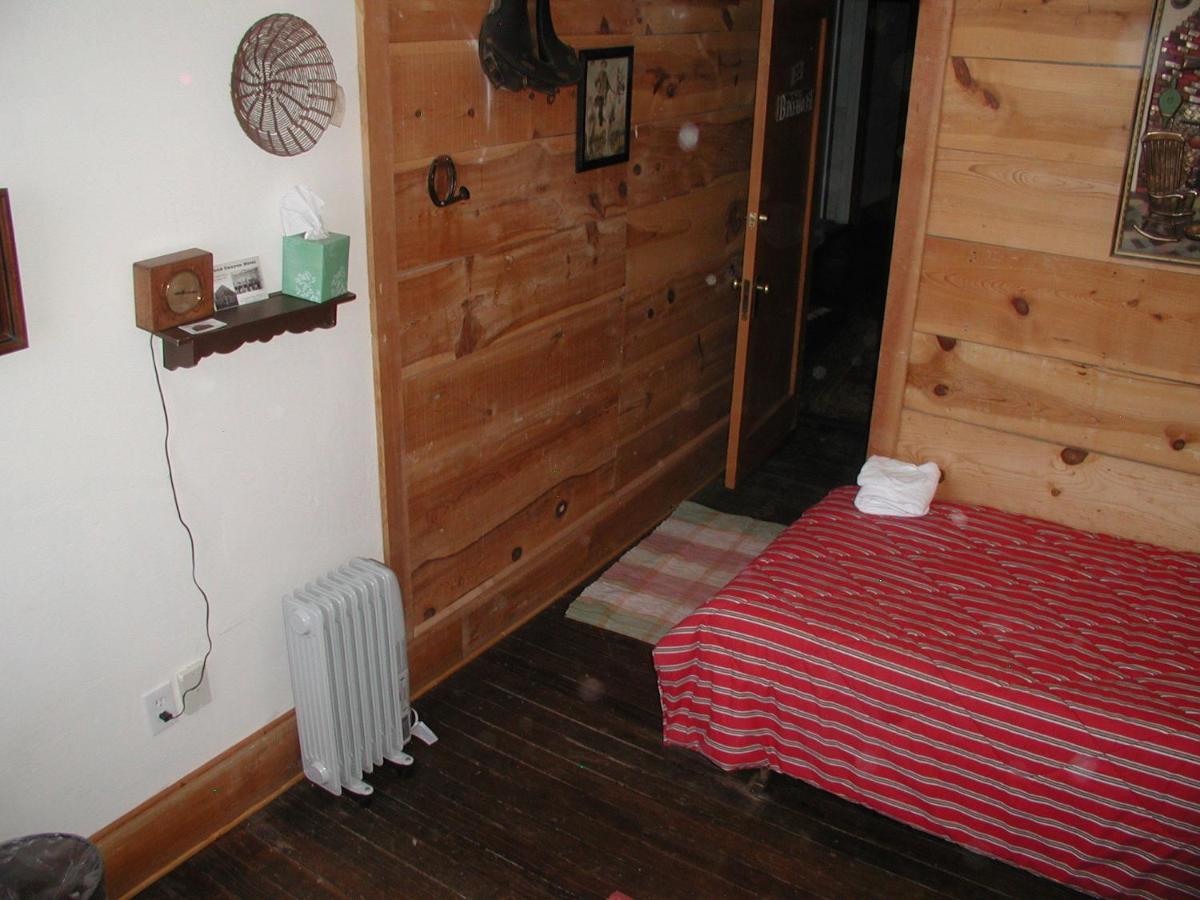 Standard Twin Room with Shared Bathroom at The Historic Grand Canyon Hotel