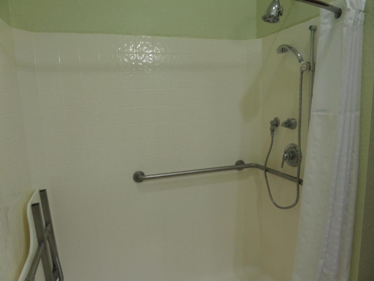 King Room with Bath Tub - Mobility/Hearing Accessible - Non-Smoking at Baymont by Wyndham Pearsall