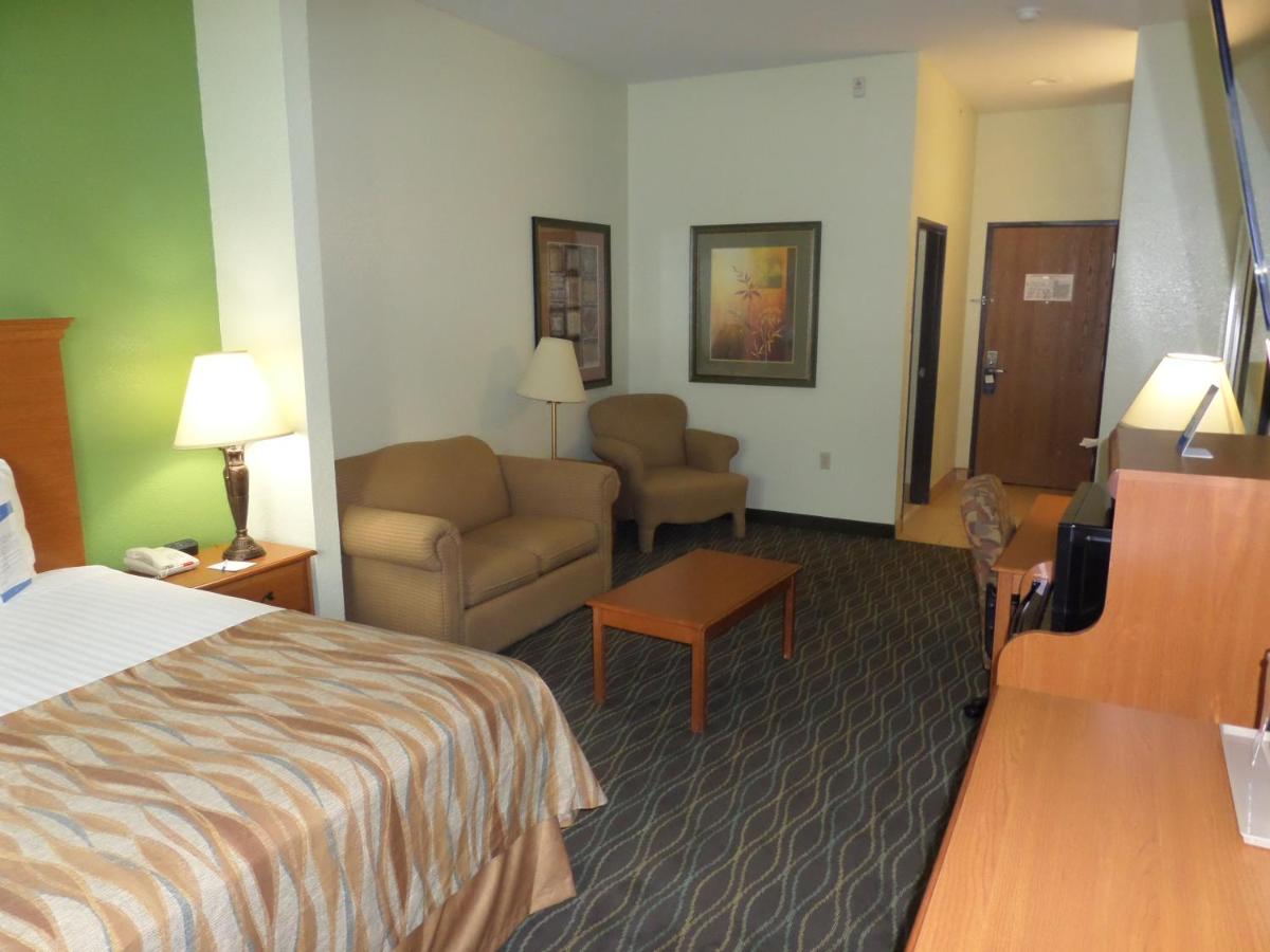 Deluxe King Suite at Baymont by Wyndham Pearsall