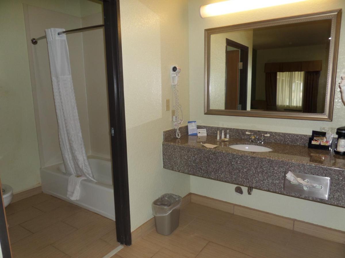 King Room - Non-Smoking at Baymont by Wyndham Pearsall