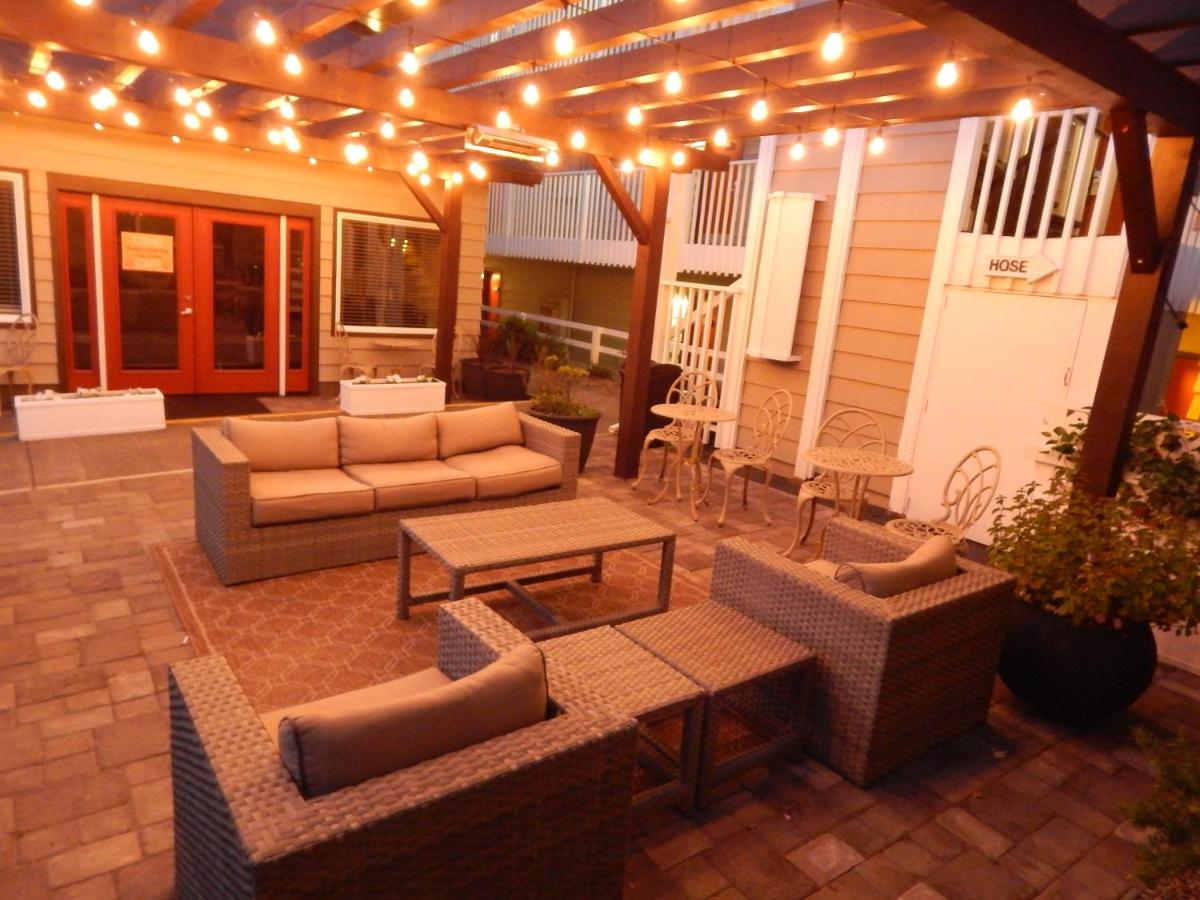 | The Coho Oceanfront Lodge