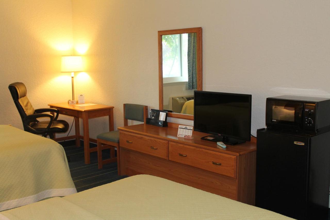 Studio Suite with Two Double Beds - Non-Smoking at Days Inn & Suites by Wyndham Bridgeport - Clarksburg