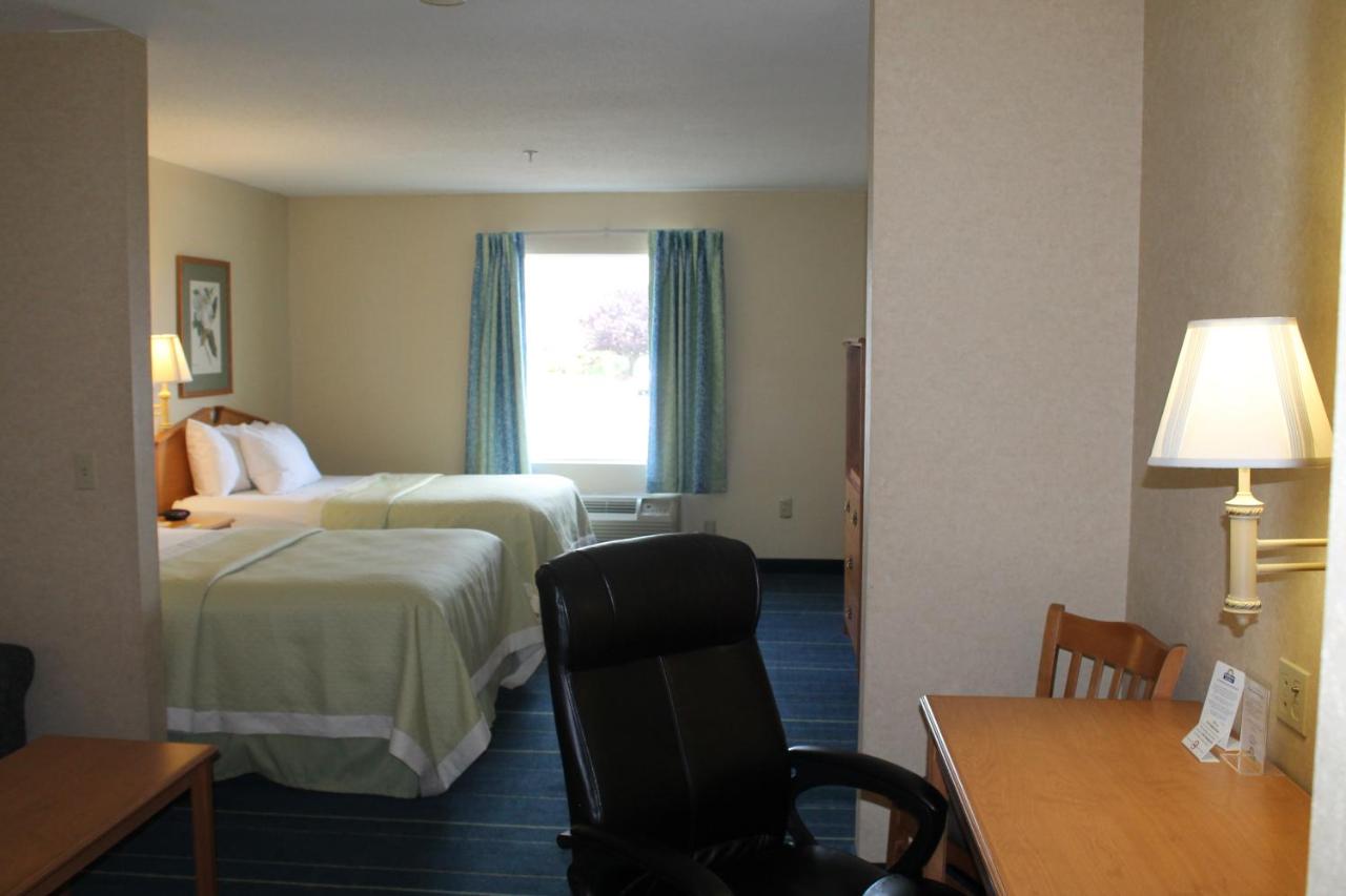 Studio Suite with Two Double Beds and One King Bed - Non-Smoking at Days Inn & Suites by Wyndham Bridgeport - Clarksburg