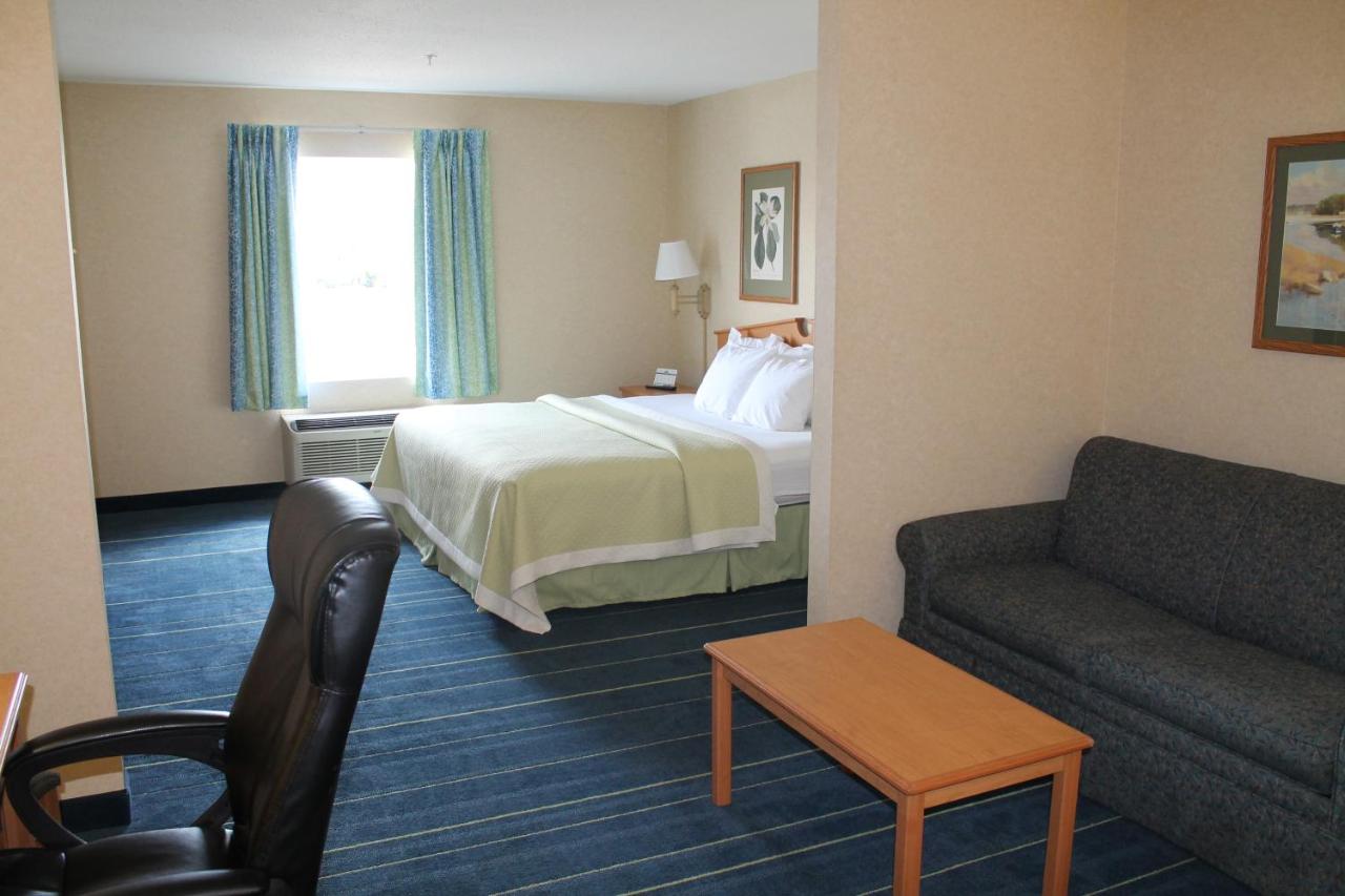 King Studio Suite -  Non-Smoking at Days Inn & Suites by Wyndham Bridgeport - Clarksburg