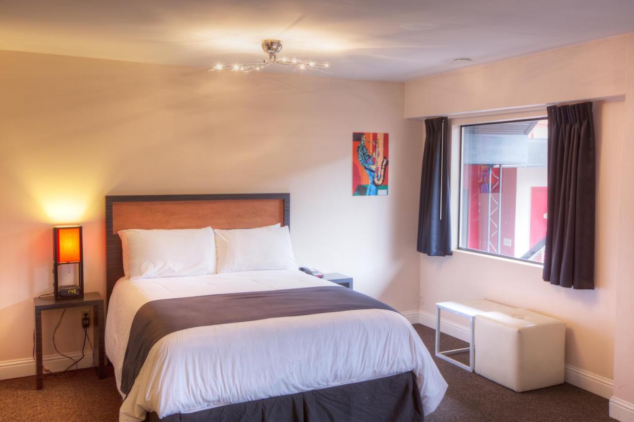 Queen Room at Hotel Ruby